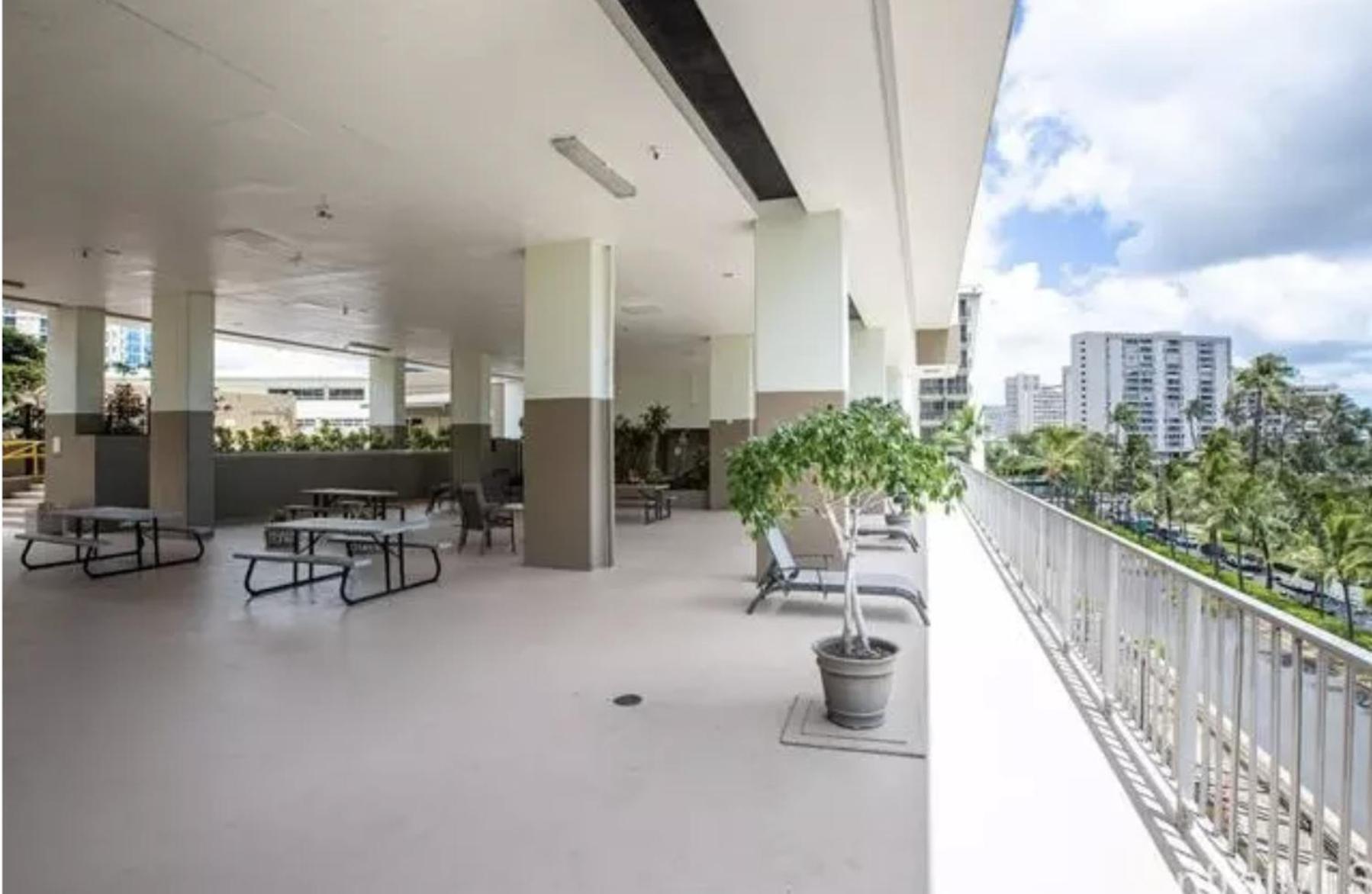 Gem Of Waikiki At Inn On The Park Honolulu Kültér fotó