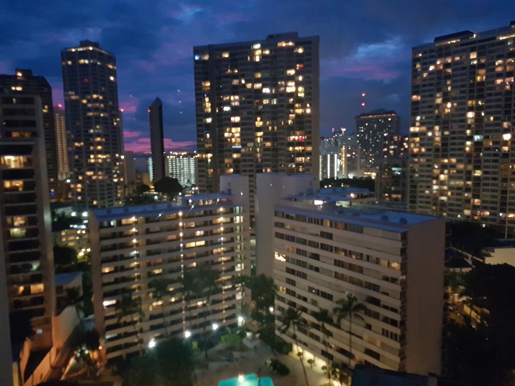 Gem Of Waikiki At Inn On The Park Honolulu Kültér fotó